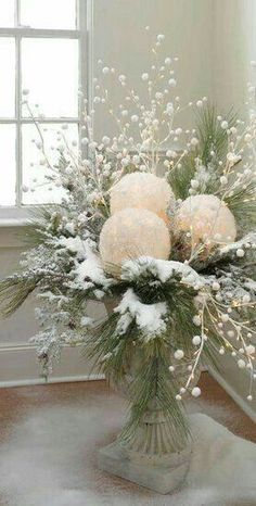 **Christmas & Winter Blessings** Winter Wonderland Home Decor, White Tissue Paper, Blowing Up Balloons, White Christmas Decor, White Balloons, Noel Christmas, Christmas Centerpieces, Christmas Deco, Christmas Projects