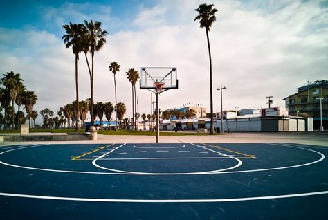 Basketball Court Background Landscape, Venice Beach Basketball, Photo Basket, Basketball Field, Beach Basketball, Basketball Aesthetic, Basketball Wallpapers, Street Soccer, Portable Basketball Hoop