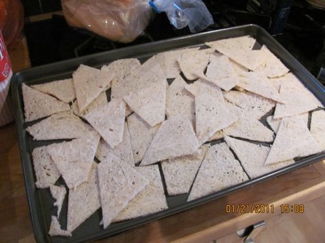 Melba Toast Recipe - Food.com Melba Toast Recipe, Christmas Dinner Starters, Melba Toast, No Bread Diet, Hcg Recipes, Our Daily Bread, Christmas Breakfast, Wheat Bread, Homemade Snacks