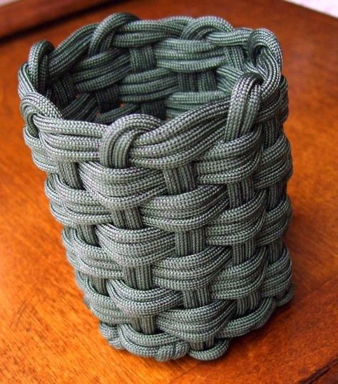 Make a woven paracord can koozie using genuine GI 550 paracord. Check out our great selection of paracord at super low prices... http://www.osograndeknives.com/store/catalog/parachute-cord-311-1.html: Parachute Cord Crafts, Paracord Projects Diy, Paracord Braids, Cords Crafts, Paracord Bracelet Diy, Can Koozie, Paracord Diy, Paracord Tutorial, Paracord Knots