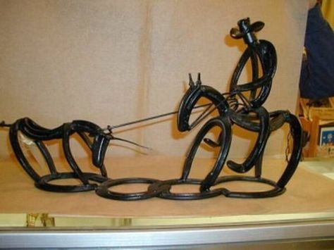 Horseshoes Crafts, Western Decorations, Metal Sculpture Artists, Welding Crafts, Horseshoe Projects, Horseshoe Decor, Horseshoe Crafts, Welding Art Projects, Horse Shoes