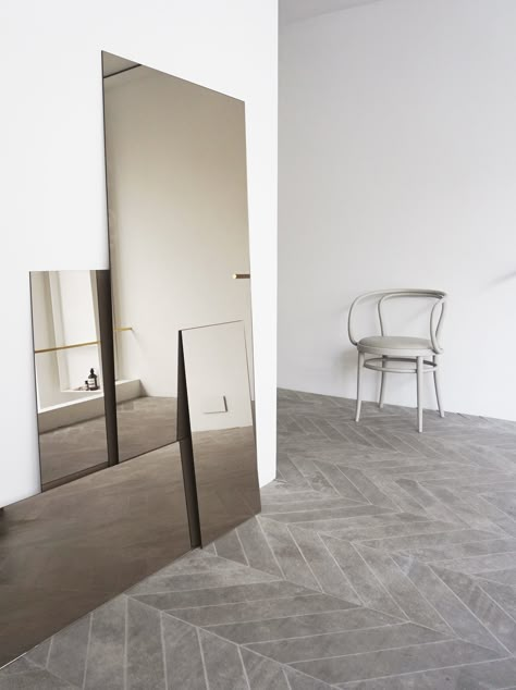 Rosé tinted mirrors Mirror Bronze Wall, Coloured Mirror Wall, Grey Mirror Wall, Tinted Mirror Wall, Glass In Kitchen, Bronze Mirror Wall, Bronzed Mirror, Bronze Tinted Mirror, Bronze Wall Mirror