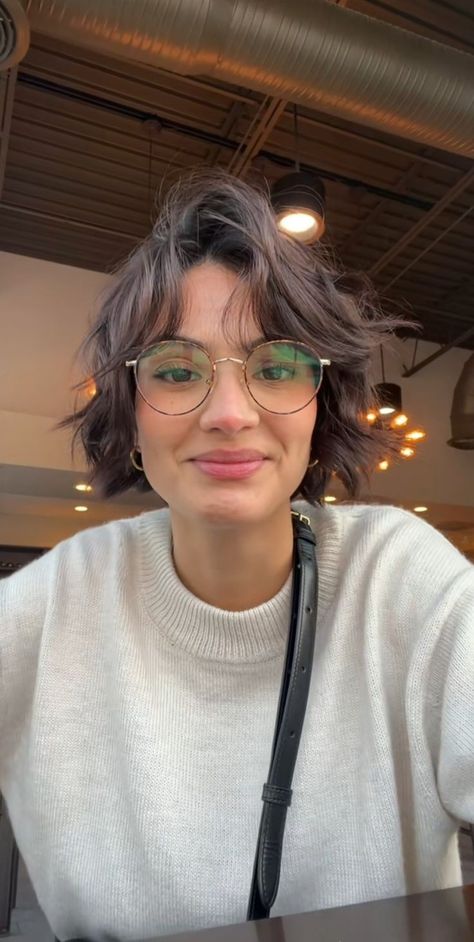 Short Hair Sweater Outfit, Short Hair Bob Round Face, Styling Glasses Outfit, Glasses And Short Hair Aesthetic, Glasses And Bob Hair, Haircut With Glasses Short, Bob And Glasses Aesthetic, Style With Glasses Outfit, French Bob With Bangs And Glasses