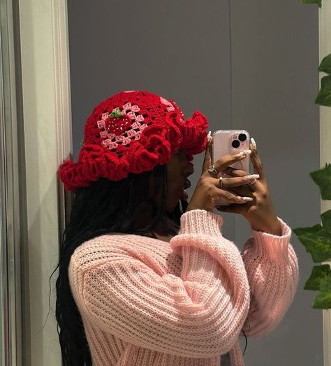 Strawberry Shortcake Crochet Hat, Crochet Girlies, Strawberry Shortcake Crochet, Strawberry Shortcake Hat, Bonnet En Crochet, Ruffle Hat, Crochet Summer Hats, Crochet Tutorial Pattern, Crochet Ruffle