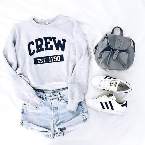 OOTD. YES or NO? credit @priscillax103 #americanstyle #ootd- Tap the link now to see our super collection of accessories made just for you! Adidas Sneakers Outfit, Top Spring Outfits, Pakaian Hipster, Brandy Melville Outfits, Casual Date Night Outfit, Teenage Outfits, Stylish Summer Outfits, Hipster Outfits, Teenager Outfits