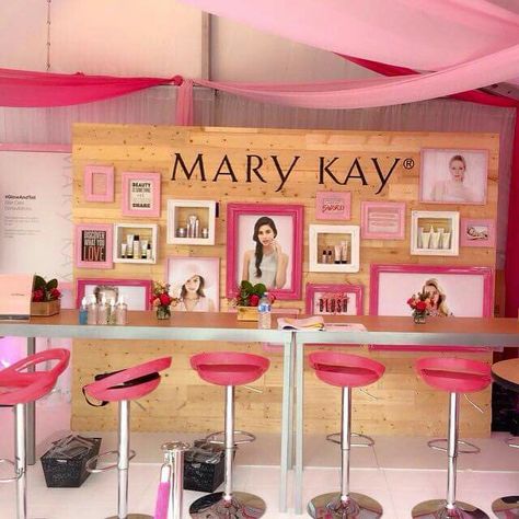 Mary Kay Booth that would be awesome Mary Kay Display, Vendor Setup, Makeup Party Decorations, Mary Kay Office, Mary Kay Gifts, Selling Mary Kay, Makeup Stand, Imagenes Mary Kay, Mary Kay Party