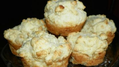 Paula Deen's Sour Cream Biscuits Recipe - Food.com Cream Biscuits Recipe, Sour Cream Muffins, Sour Cream Biscuits, Paula Deen Recipes, Cream Biscuits, Cheese Biscuits, Healthy Recipes Easy Snacks, Croatian Recipes, Banana Dessert