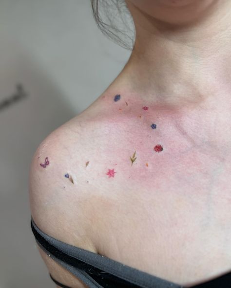 Subtle colours looks adorable 🥰🤍 #tattoouk #delicatetattoo #finelinetattoo #tattooartistuk #floraltattoo #bothanicaltattoo Tattoo Uk, Fineline Tattoo, Delicate Tattoo, Fine Line Tattoos, Line Tattoos, Color Lines, Tattoo Artists, Art Tattoo, Tattoos