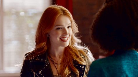 Kirby in « Dynasty » Brown Red Hair, Pottermore Wand, Dynasty Tv Show, Madison Brown, Dynasty Outfits, Female Faceclaims, Red Brown Hair, Female Character Inspiration, Tv Movie