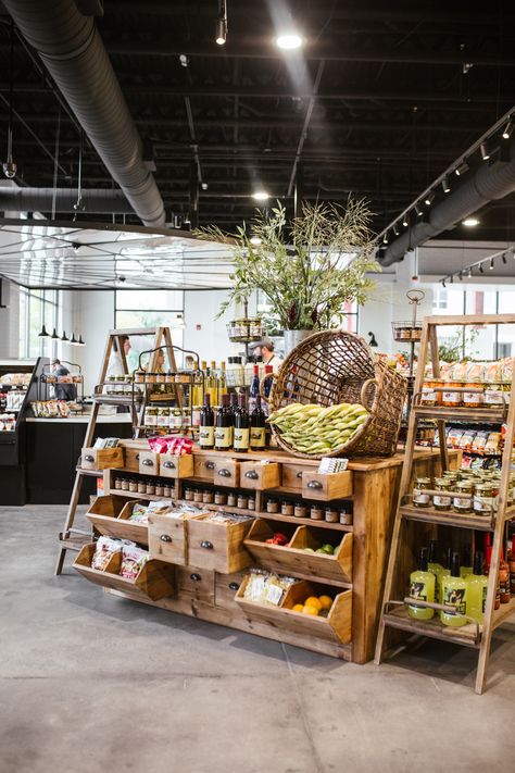 Food Boutique Store, Pantry That Looks Like A Store, Gourmet Market Design, Vegetable Display Market, Organic Food Shop Design, Boutique Food Market, Indoor Market Display, General Store Display Ideas, Wine Retail Display