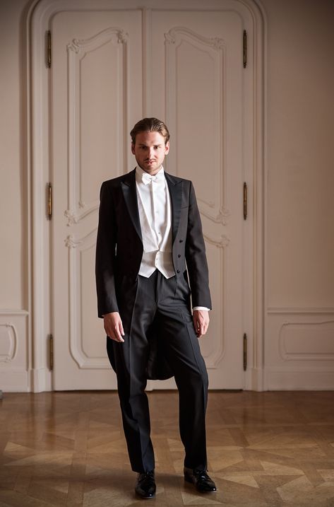 Tailcoat White Tie Attire, White Tie Suit, White Tie Tuxedo, Tailcoat Tuxedo, White Tie Wedding, Tux Prom, Mens Evening Wear, Men's Tuxedo Wedding, Grey Tuxedo