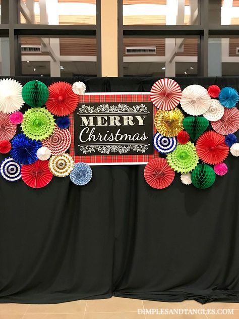 Christmas Photo Backdrop Ideas Diy, Christmas Party Photo Booth, Christmas Photo Background, Diy Christmas Backdrop, Diy Christmas Photo, Dimples And Tangles, Christmas Photo Booth Backdrop, Christmas Party Backdrop, Photobooth Backdrop