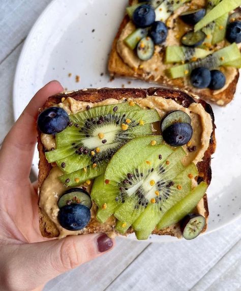 Kiwi Toast, Kiwi Breakfast, Kiwi Aesthetic, Food For Sleep, Magnesium Rich Foods, Roll Ups Recipes, Healthy Baby Food, Black Lehenga, Fruit Breakfast