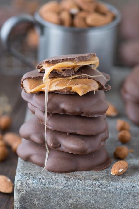 Sticky Paws Recipe, Recipes With Almond Bark, Caramel Clusters, William Sonoma Recipes, Almond Caramel, New Year's Desserts, Dipped In Chocolate, Candy Recipe, Candy Recipes Homemade