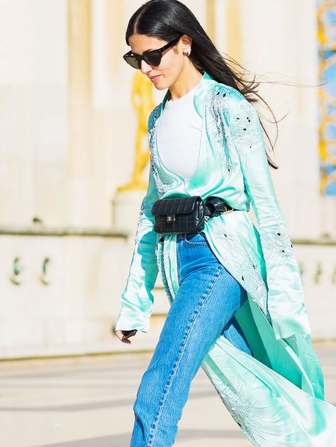 43 Street Shots of Girls in Chanel—Because Who Wouldn't Want That? via @WhoWhatWearUK How To Wear Belts, Chanel Street Style, Street Style 2016, Bags Ideas, Giovanna Battaglia, Coat Street Style, Anna Dello Russo, Looks Street Style, Silk Robe