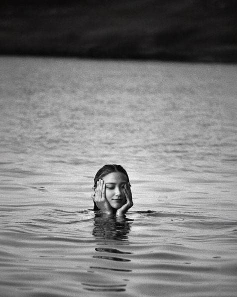 Lost in the depths of reflection and mystery. The water holds secrets as old as time. 🌊🖤 #BlackAndWhitePhotography #Mystery #Reflection #Timeless #Beauty #Photography #Nature #Mood #InTheWater #MysticWaters #BlackAndWhite #TimelessBeauty #KoreanModel #PhotographyLovers #NatureInspiration #DreamyVibes #ArtisticExpression #HollyKimOfficial Tropical Aesthetic, Water Shoot, Summer Outfits Minimalist, Tide Pool, Visual Board, Sea Sand, Beach Modern, Model Poses Photography, Photography Nature