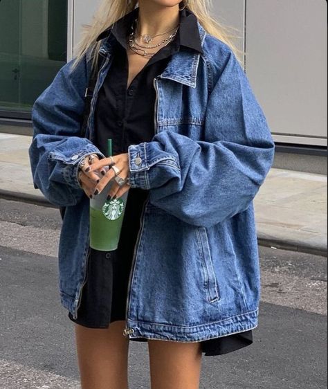 Oct 6, 2020 - alyssa ryderson has been best friends with josh richards since they both can remember, josh finally convinces her to join him in la and become the first sway g... Fits To Go Thrifting, Womens Cool Outfits, Vintage Oversized Jean Jacket, 2023 Jean Jacket, Thrift Jacket Outfit, 20 Year Old Outfits College, Oversized Jacket Jeans Outfit, Vintage Jeans Jacket Outfit, Fall Street Chic Outfits