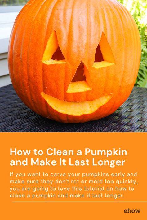 If you want to carve your pumpkins early and make sure they don't rot or mold too quickly, you are going to love this tutorial on how to clean a pumpkin and make it last longer. How To Carve A Pumpkin Easy, Preserve Carved Pumpkin, Diy Pumpkin Carving, Pumpkin Carving Tips, Pumpkin Guts, Pumkin Carving, Handprint Ornaments, Pumpkin Uses, Amazing Pumpkin Carving