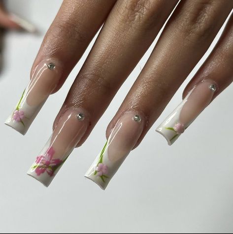 French Tip Nails With Floral Design, Bougainvillea Nails, Dominican Nail Designs, Ethereal Nails Square, No Charm Nails, Cool Nail Inspo Square, Besame Mucho Nails, Spring Nail Set Ideas, Nails With M Initial