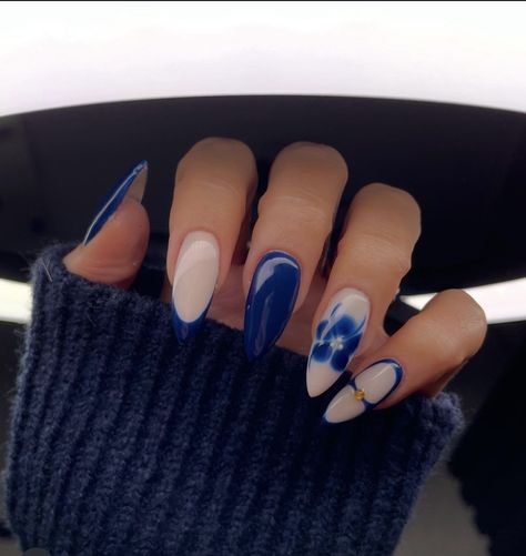 Almond Nails Blue Design, Dark Blue Nails Almond, Classy Blue Nails, Nail Inspo Navy Blue, Nail Designs Navy Blue, Navy French Tips, Navy Blue Almond Nails, Dark Blue Almond Nails, Blue Almond Nails Design