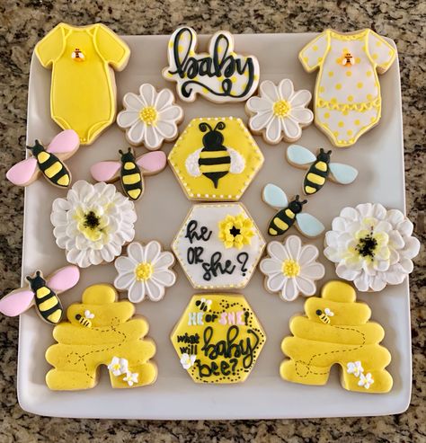 Bee Gender Reveal Party Cake, Gender Reveal Ideas For Party Theme Bumble Bees, What Will It Bee Gender Reveal Cookies, What Will It Bee Gender Reveal Ideas, What Will It Bee Gender Reveal Cake, Bee Theme Gender Reveal Party, Gender Reveal Bee Theme, Bee Themes, Gender Cake