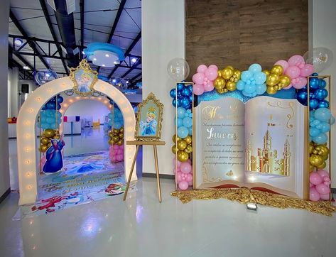 Sweet 16 Cinderella Theme, Cinderella Birthday Cake, Cinderella Quinceanera Themes, Cinderella Birthday Party, Princess Theme Birthday, Fairytale Party, Princess Theme Birthday Party, Wedding Decor Photos, Princess Party Decorations