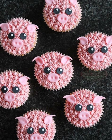 Pig Dessert Ideas, Mini Cupcakes Decorating, Cupcake Animals, Barnyard Cupcakes, Piggy Cupcakes, Celebration Cupcakes, Cow Birthday Cake, Cow Cupcakes, Piggy Cake