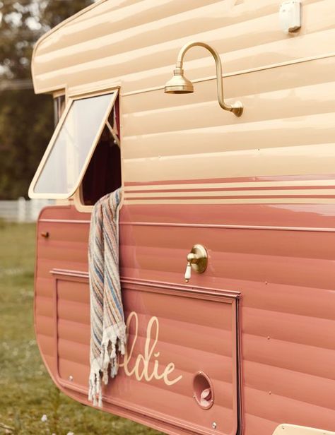 Vintage Camper Trailer, Serro Scotty Camper Remodel, Retro Caravan Makeover, Vintage Caravan Makeover, Vintage Caravan Interiors Ideas, Retro Caravan Renovation, Small Caravan Interior Ideas, Vintage Caravan Renovation, Small Trailer Renovation