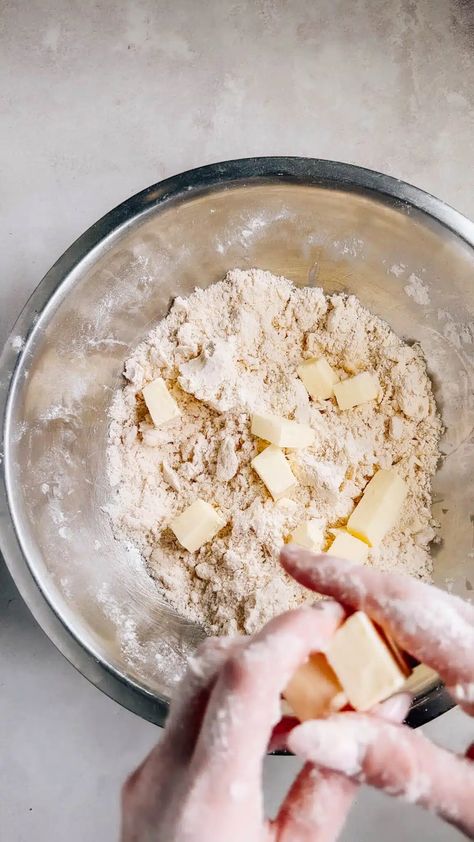 How to Make Pie Crust: Easy Recipe (Without Food Processor) Pie Crust Recipe Without Food Processor, Pie Crust Without Food Processor, Apple Pie Crust, Caramel Apple Cheesecake Bars, Cinnamon Apple Pie, Easy Pie Crust, Tart Dough, Pie Crust Recipe, Caramel Apple Cheesecake