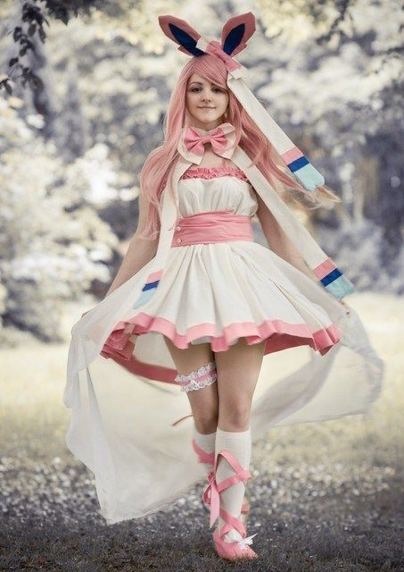 OMG this Silveon Lolita Dress is the BEST!!!! Sylveon Cosplay, Diy Fantasia, Cosplay Pokemon, Gijinka Pokemon, Cosplay Idea, Pokemon Costumes, Mode Steampunk, Cosplay Pictures, Hallowen Costume