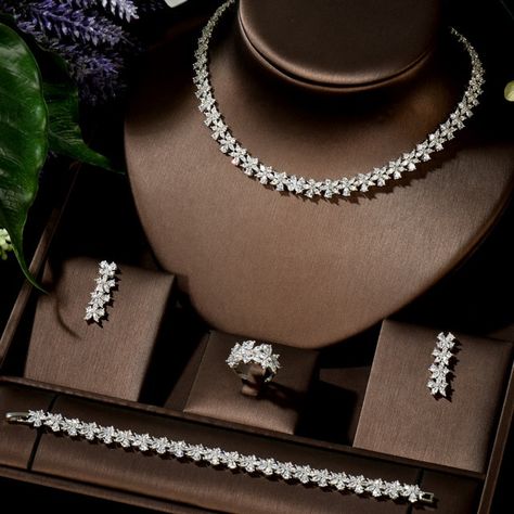 خواتم خطوبة, Diamond Jewelry Set, Fancy Jewelry Necklace, Expensive Jewelry Luxury, Fancy Jewellery Designs, Diamond Necklace Designs, Zirconia Necklace, Diamond Jewelry Necklace, Party Earrings