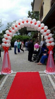 Red and White Balloon Arch Wedding Arch Red, Diy Snowman Decorations, Balloon Arch Decorations, Bridal Shower Balloons, Shower Balloons, Wedding Balloon Decorations, White Bridal Shower, Balloon Crafts, Arch Decoration