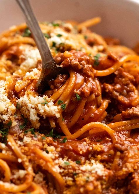 One Pot Pasta Bolognese, Spaghetti With Meat Sauce, Spaghetti With Meat, Recipe Tin Eats, Bolognese Pasta, Tin Eats, One Pot Spaghetti, Cooking Spaghetti, Pasta Types