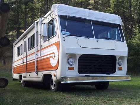 Retro RV Motorhome Class A For Trade Rv Aesthetic Exterior, Five Survive Holly Jackson Aesthetic, Rv Aesthetic, Used Rv For Sale, Motor Homes For Sale, Retro Rv, Rv Exterior, Rv Cover, Rv Motorhomes