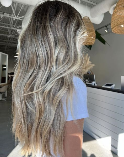 White Blonde Balayage On Brown Hair, Blonde Hair Ideas For Brunettes, Bright Highlights Brown Hair, Highlighted Hair Ideas, Brunette Balayage Hair Blonde Dark Roots, Blonde Balayage With Lowlights, Blonde Hair Brown Roots, Blonde Balayage Dark Roots, Full Foil Highlights