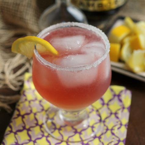 Raspberry Lemonade Margarita Healthy Margarita Recipe, Healthy Margarita, Crazy Drinks, Lemonade Margarita, Buttered Cabbage, Creative Drinks, Mommy Juice, Drinks Recipe, Tailgate Food