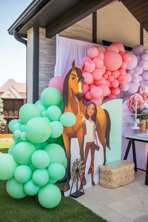 Horse Birthday Backdrop, Spirit Birthday Party Ideas Cake, Floral Horse Birthday Party, Spirit Birthday Party Decorations, Horse 2nd Birthday Party Girl, Horse Party Ideas For Girls Diy, Spirit Themed Birthday Party Girl, Spirit Party Ideas, Spirit Themed Birthday Party