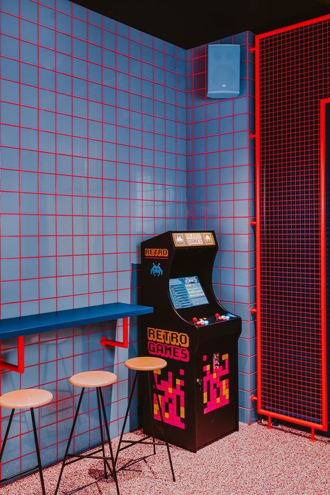 Vintage Video Games, Arcade Machine, Salou, Wroclaw, Restaurant Interior Design, Street Culture, Restaurant Interior, Cafe Interior, Cafe Design