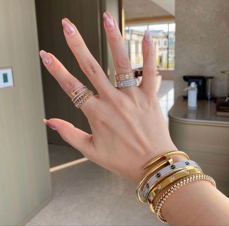 Cartier Stacked Bracelets, Cartier Ring Stack, Expensive Jewelry Luxury, Luxe Jewelry, Cartier Jewelry, Dope Jewelry, Jewelry Fashion Trends, Classy Jewelry, Fancy Jewellery