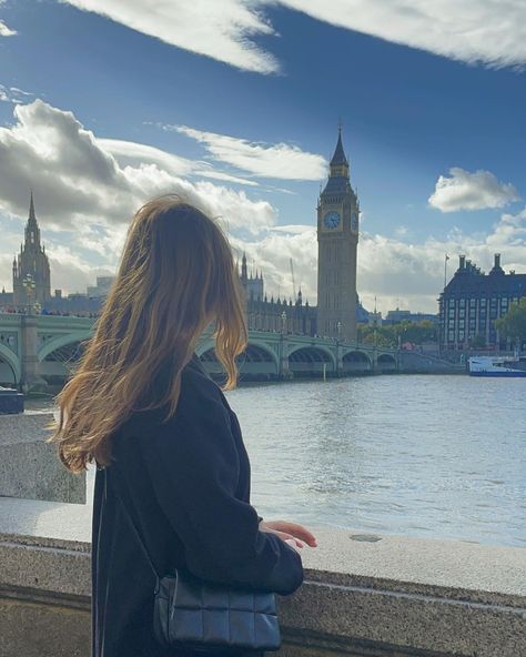 London Teen Aesthetic, Bigben Aesthetic, London Girl Aesthetic, Girl In London, London Pics, London South Bank University, London Bigben, London Ideas, London Photo Ideas