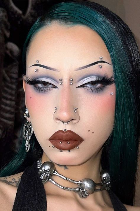 Unconventional Makeup, Creative Halloween Makeup, Halloween Makeup Look, Makeup Masterclass, Punk Makeup, Alt Makeup, Swag Makeup, Halloween Tattoo, Cool Makeup Looks