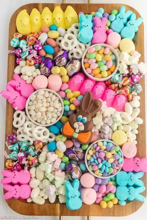 Easter Candy Board Ideas, Easter Charcuterie Board Dessert, Easter Candy Charcuterie Board, Chocolate Charcuterie Board, Easter Charcuterie Board, Chocolate Charcuterie, Candy Charcuterie Board, Easter Charcuterie, Candy Charcuterie