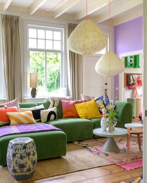 Danish Interior Design Living Room, Living Colors, Vibrant Living Room, Colorful Apartment, Colorful Interior Design, Casa Vintage, Colourful Living Room, Apartment Decor Inspiration, Living Room Inspo