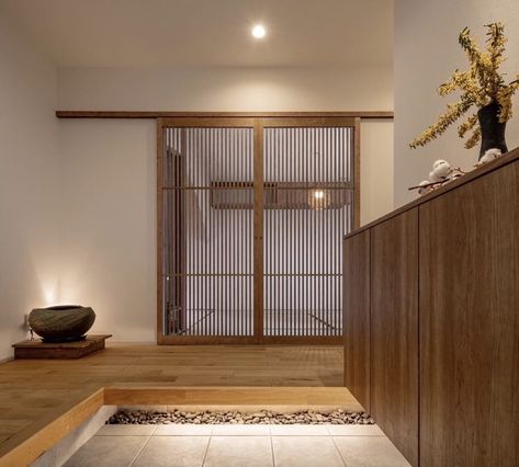 Japanese Foyer, Japanese House Entrance, Japanese Entrance, Asian Interior Design, Asian Interior, Foyer Design, Japanese Interior, House Inside, Oct 30