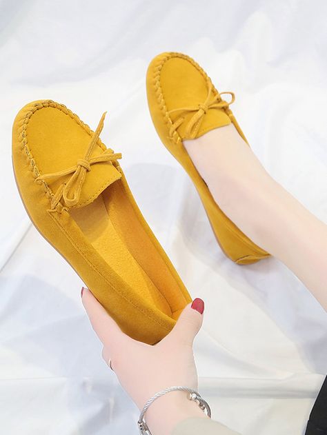 Cinderella Fashion, Flat Shoes For Women, Classic Office, Office Shoes, Loafer Slippers, Soft Classic, Yellow Shoes, Mary Jane Heels, Women's Flats