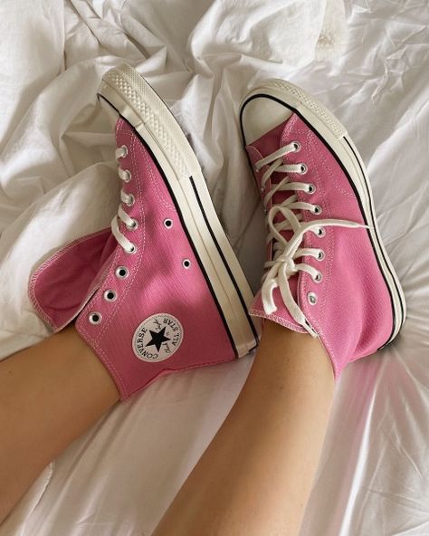 Zapatillas All Star, Dr Shoes, Lara Jean, Pink Converse, Platform Converse, Fresh Shoes, Hype Shoes, Shoe Inspo, Aesthetic Shoes