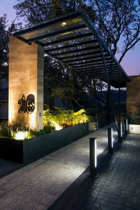 Canterburry | sobrado ugalde | Archinect Garden Lighting Design, Walkway Design, Covered Walkway, Patio Pergola, Building A Pergola, Modern Entrance, Diy Tv Stand, Pergola Design, Entrance Design