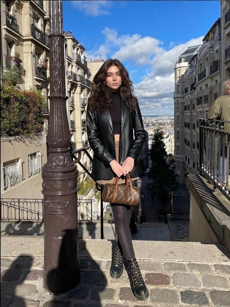 fall in france >>>> outfit dets: blazer: zara shoes: https://www.drmartens.com/us/en/leona-womens-vintage-smooth-leather-heeled-boots/ Dr Martens Leona Outfit, Fall In France, Dr Martens Leona, France Outfits, Blazer Zara, Leather Heeled Boots, Fall Fits, Zara Shoes, French Girl