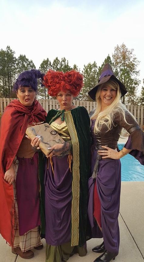 Hocus Pocus! Three Halloween Costumes Friends, Halloween Diy Costumes, Costume Halloween Diy, Hocus Pocus Halloween Costumes, Sanderson Sisters Costumes, Disney Outfits Girls, 3 People Halloween Costumes, Hocus Pocus Costume, Sister Costumes