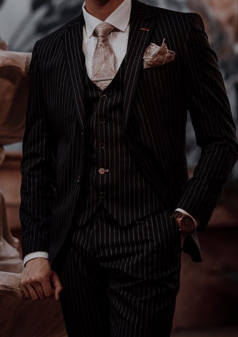 Mob Aesthetic Men, Mob Boss Aesthetic Male, Men Suit Aesthetic, Gangster Suit, Gentleman Suit, Mens Casual Suits, Black Suit Men, Slim Fit Suit Men, Gentleman Aesthetic